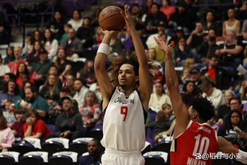 快船新秀爆发进攻,展现出色个人能力的简单介绍 快船新秀爆发进攻,展现出色个人能力的简单介绍