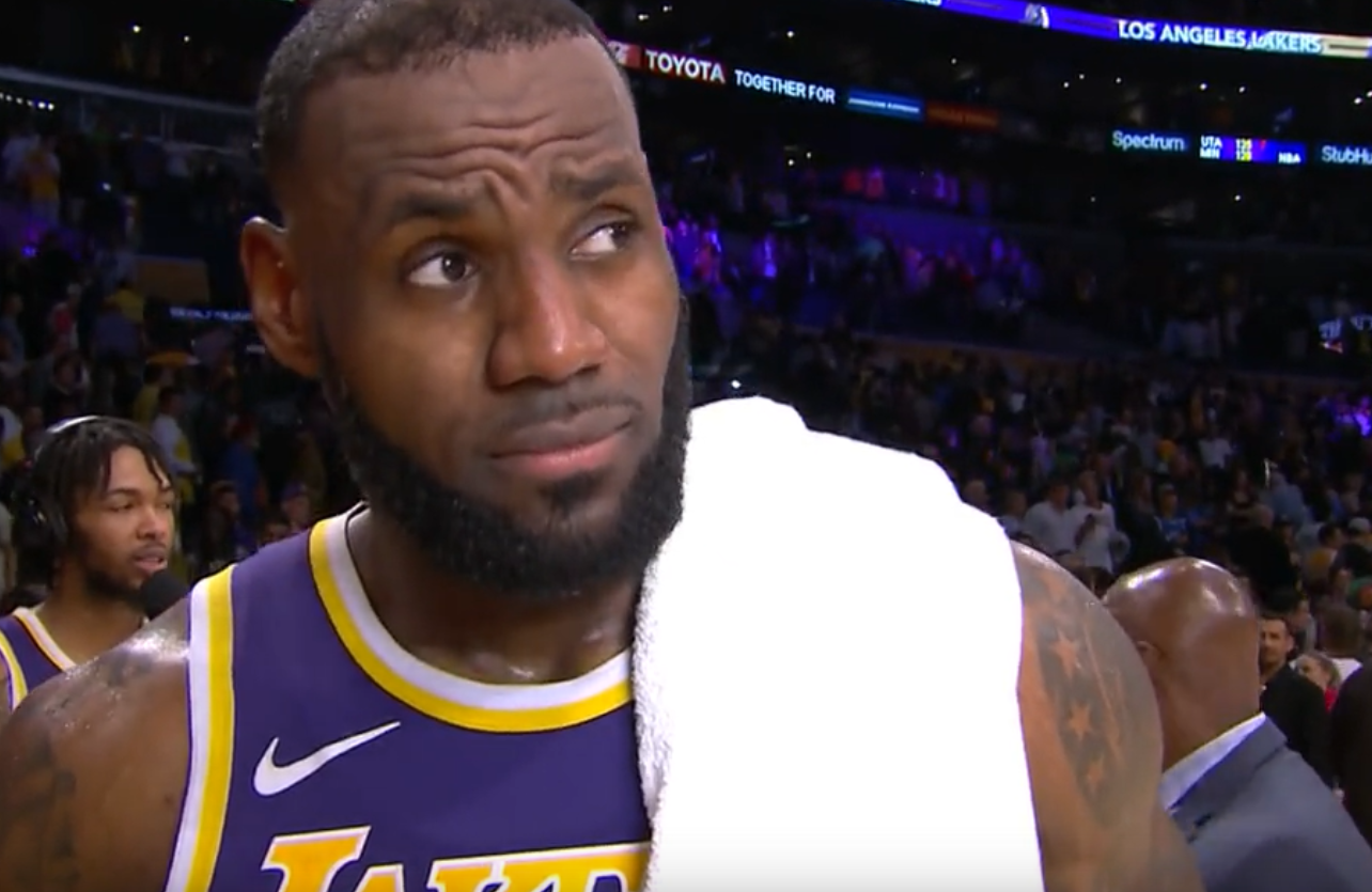 年轻球员经验不足关键时刻失误