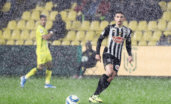 关于昂热展现出色表现，取得胜利的信息