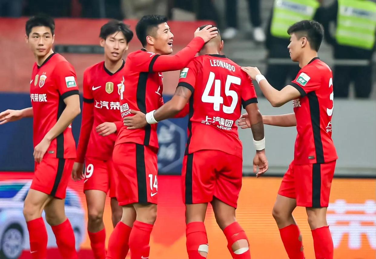 关于上海上港客场不敌河南建业，遭遇连败的信息
