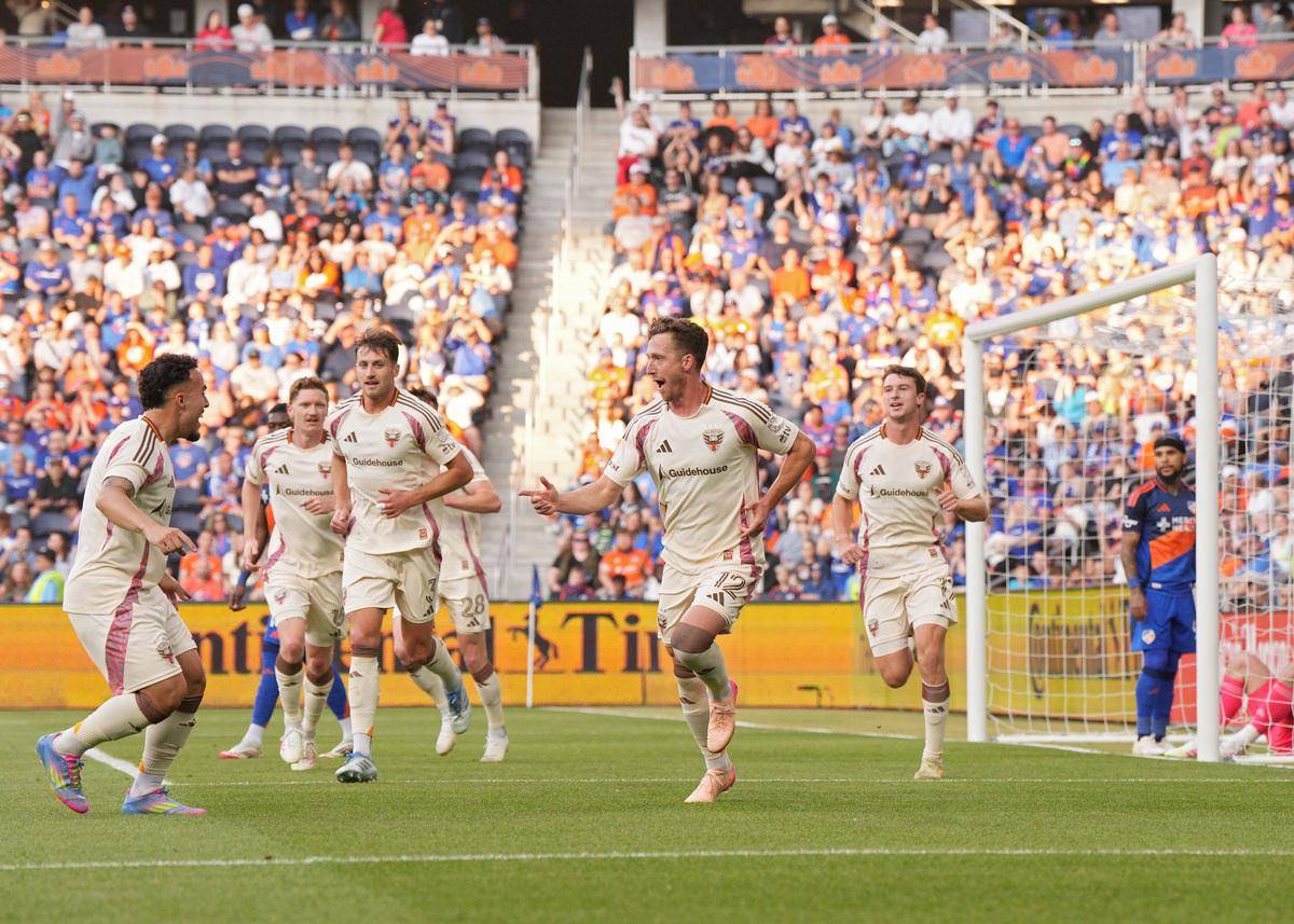 关于世界杯决赛震撼开打，巅峰对决引爆全场的信息