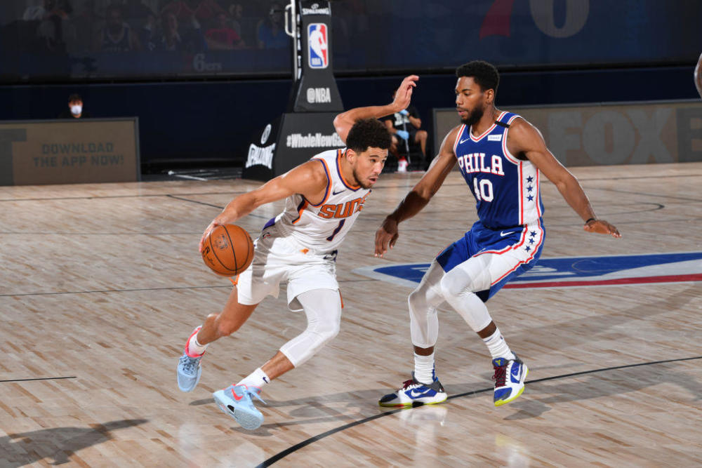 广州队轻取国王，布克状态火热